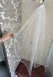 Tulle veil edged in satin and beads 